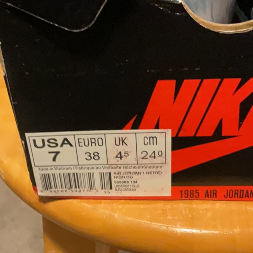 Nike Boys Size 7 High Top Shoes - Picture 2 of 3